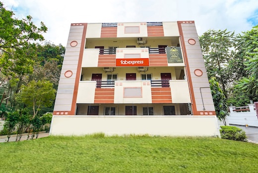 FabExpress Clover Castle - Nr. Coimbatore International Airport
