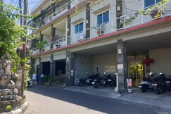 Townhouse Oak Su's Cottage Near Legian Beach, Bali