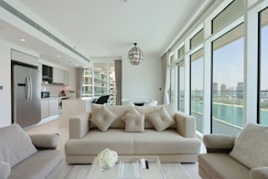 ELIVAAS Curated 3BR w/ Marina Skyline View & Private Beac, Dubai
