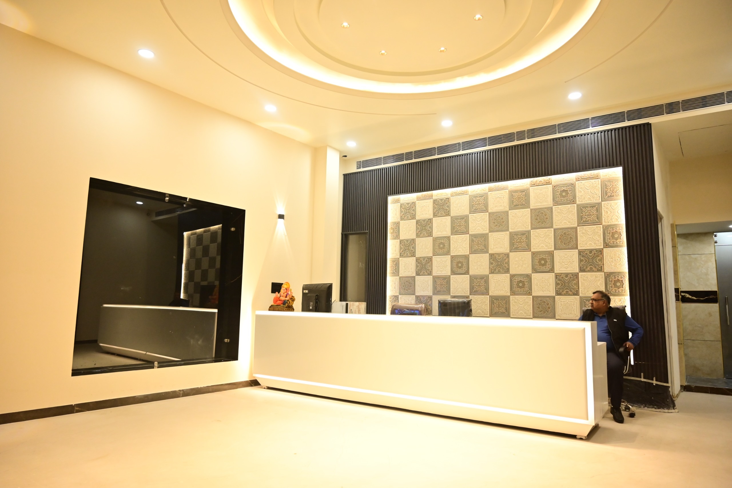 The Grand Regency - Tap to explore photos