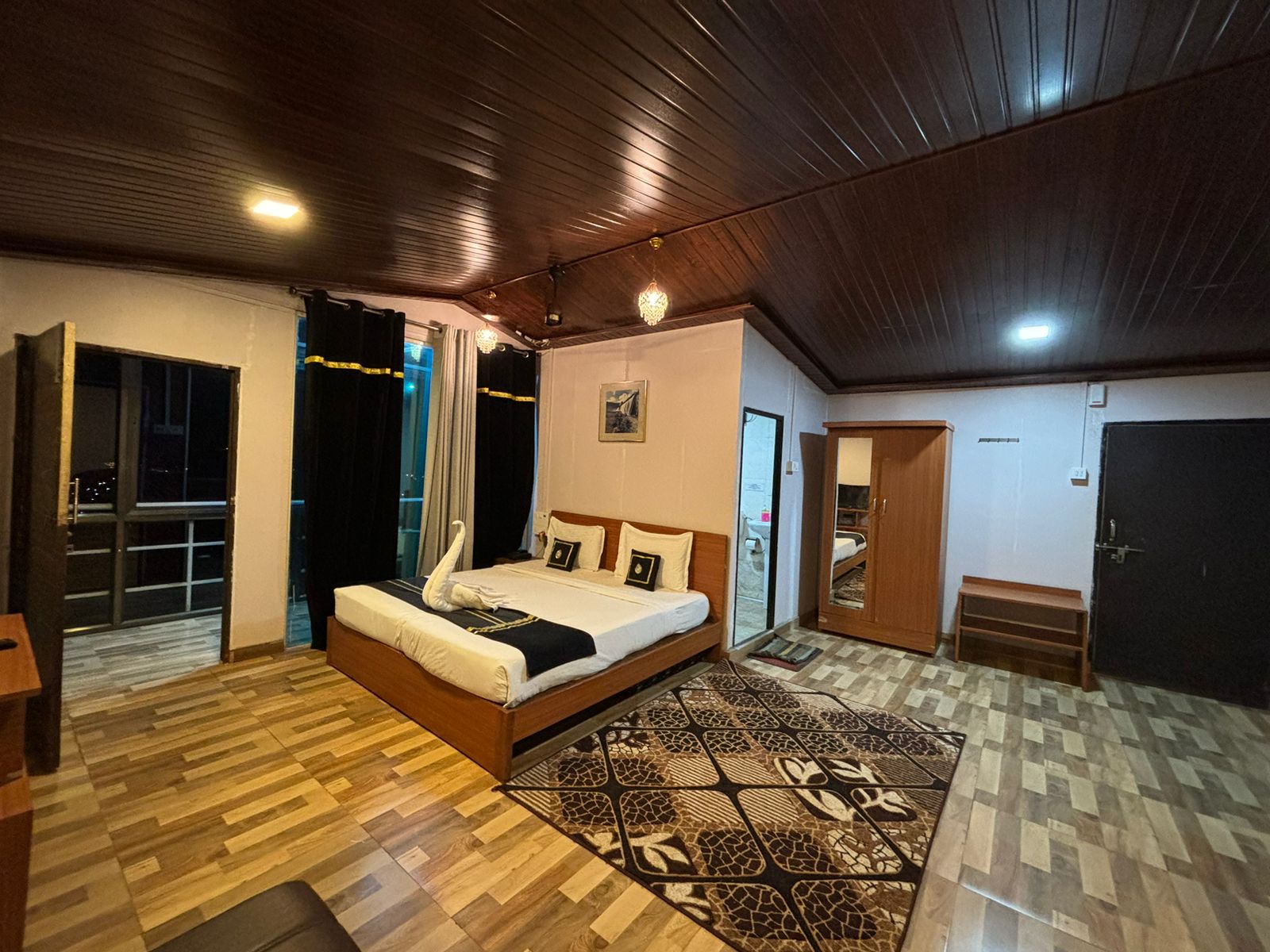 Suprier King Room Bath Tab With Balcony 1