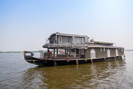 Oyo 24726 Royal Rivers 3bhk Premium Alleppey Price Address Reviews