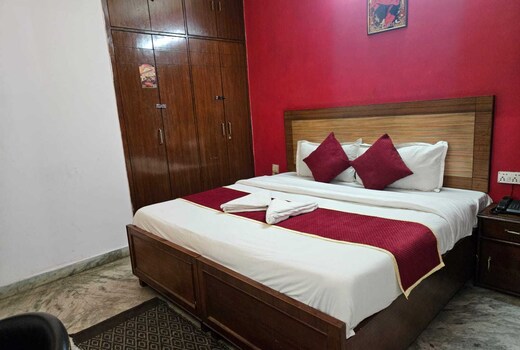 Hotel O Devom Inn Sector 16 Noida Metro Station