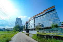 Prime Casadel Apartments-10 min to Kakkanad Infopark, Chalakudy