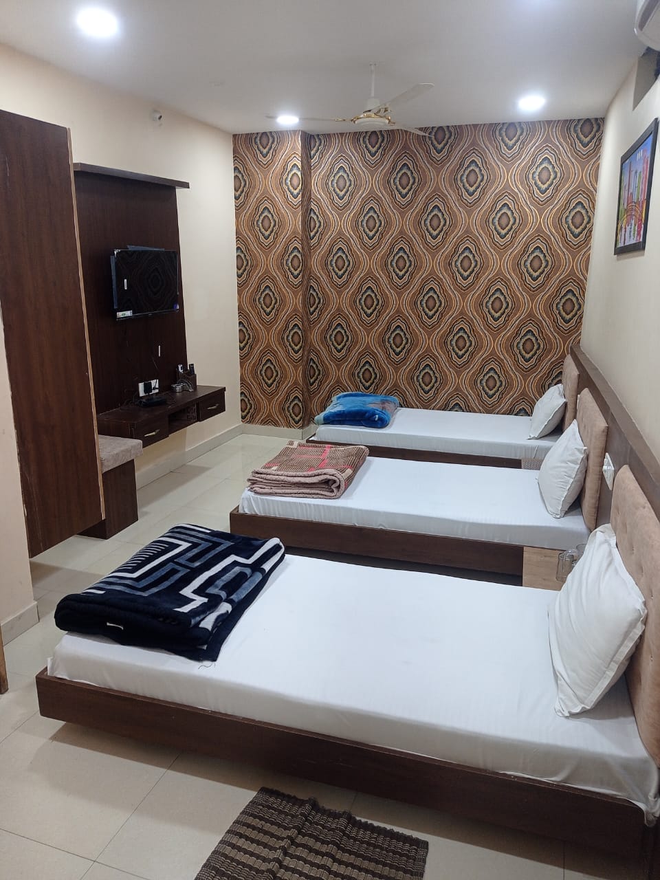 Hotel shri Vallabh kripa - Tap to explore photos
