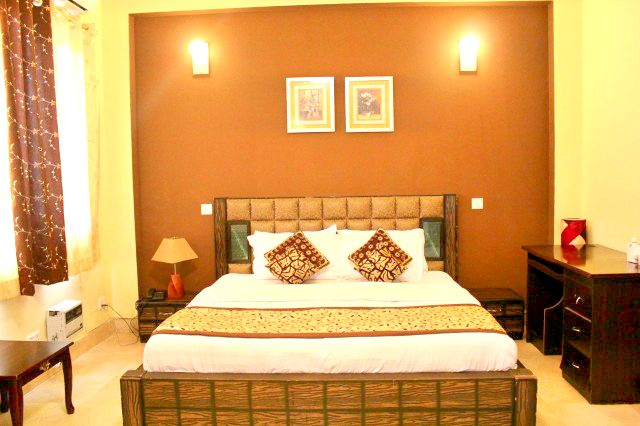 Hotel Suraj Palace - Tap to explore photos