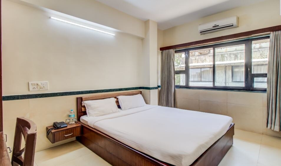 Hotel Executive Inn - Tap to explore photos