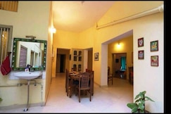 Cozy Inn Homestay | Rooms & Caretaker, Varanasi