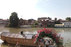 matchless houseboats, Srinagar