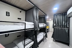 Shanti Inn | AC Luxury Dorm Stay, Varanasi