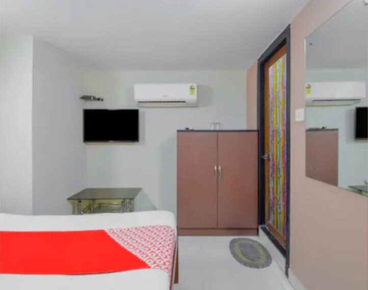 Lindsay International Guest House - Tap to explore photos
