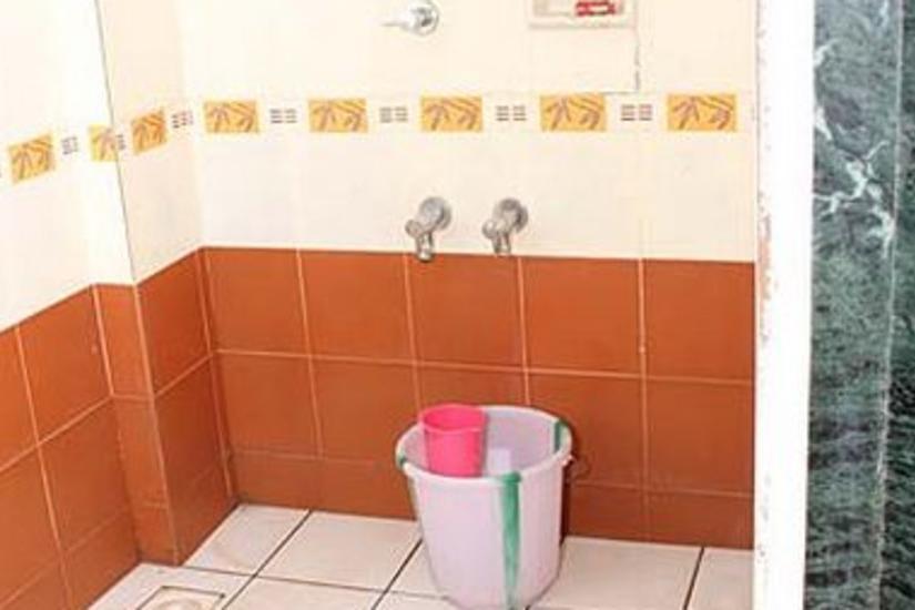 Cozy Hotel Anand - Tap to explore photos