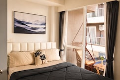 Olyra Living | Modern Studio | 5 Min Walk Airport, Pune