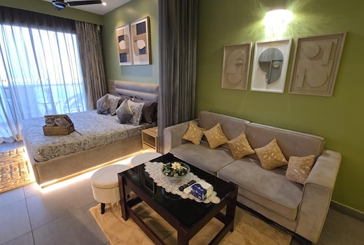 The Cozy Geek on 40th floor
