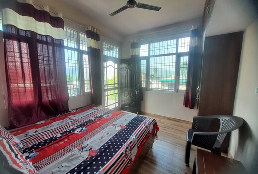 TRIO HOME STAY