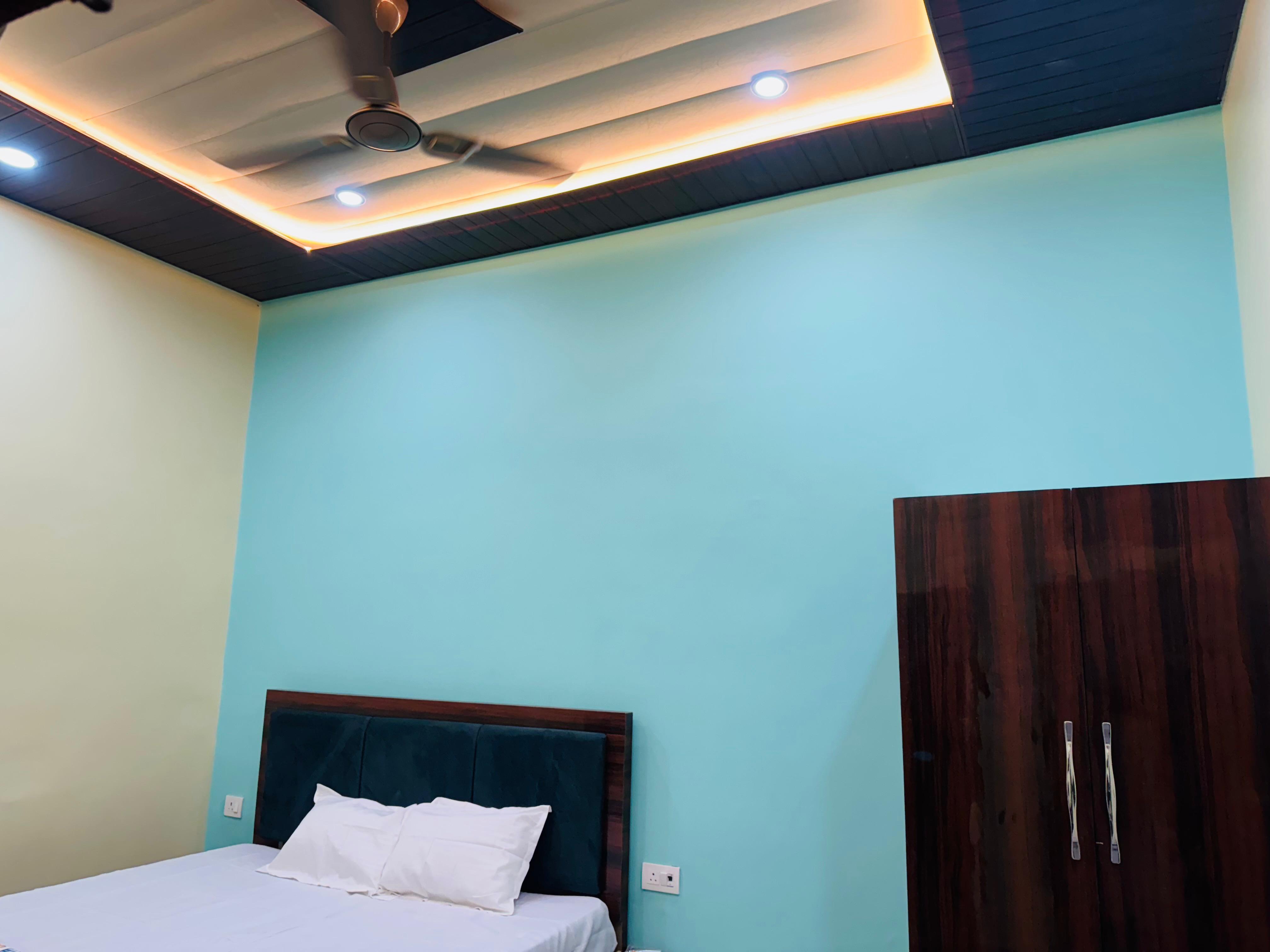Mahadev Inn Near by Airport 500m - Tap to explore photos