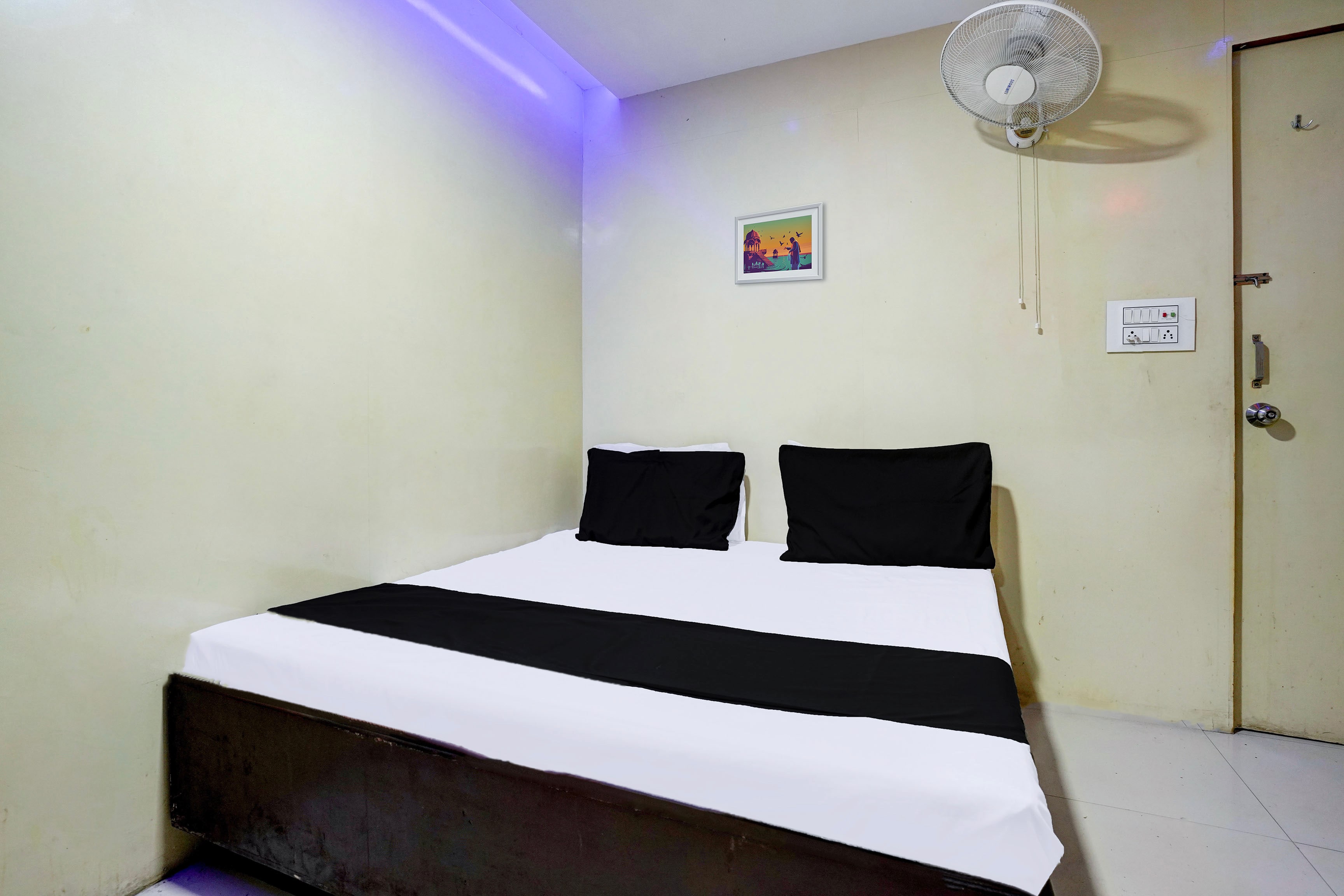 Hotel O Atlanta Business Hub Surat - Tap to explore photos