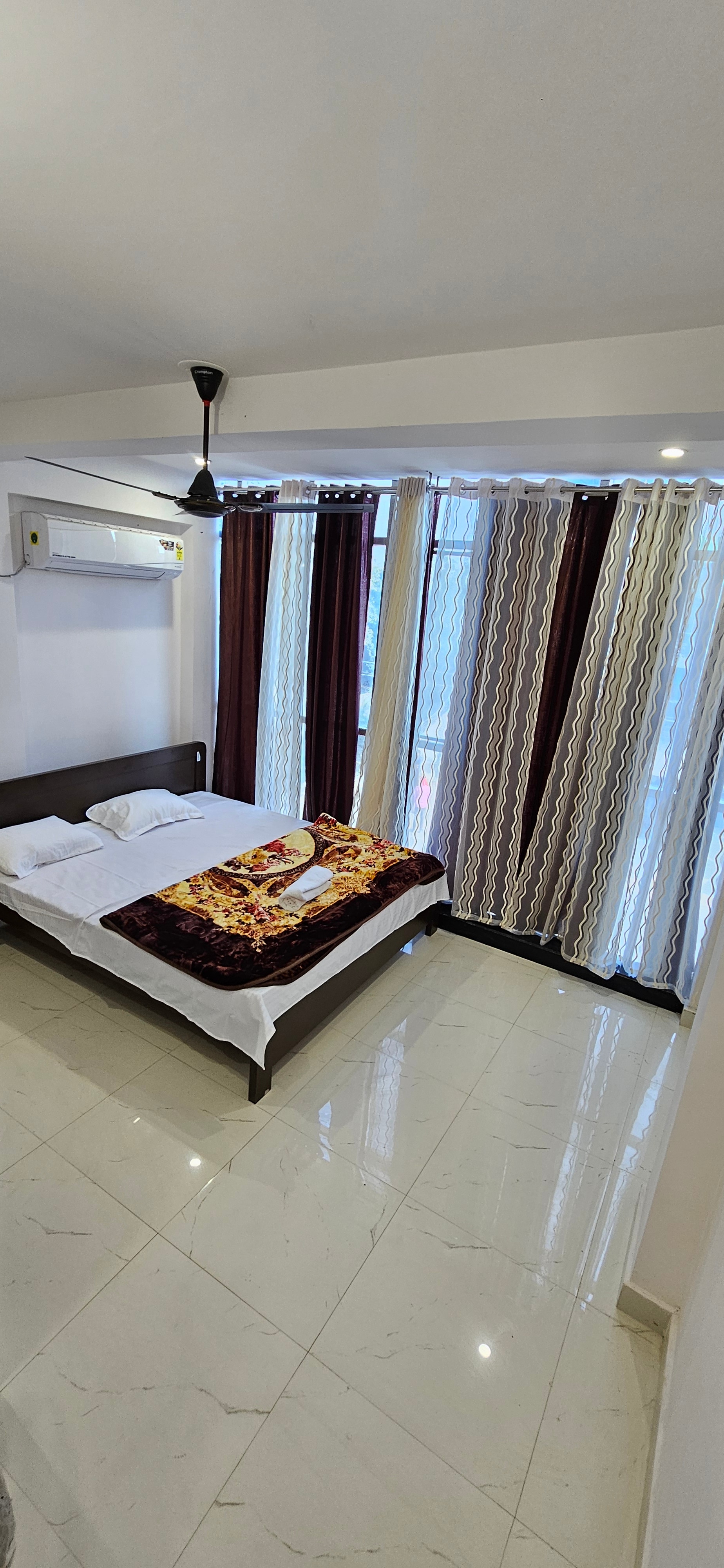 Hilton Guest House - Tap to explore photos