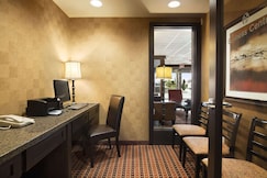 Ramada by Wyndham Surrey/Langley, Cariboo
