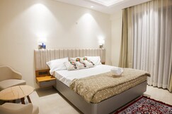 The crystal heaven, Lucknow