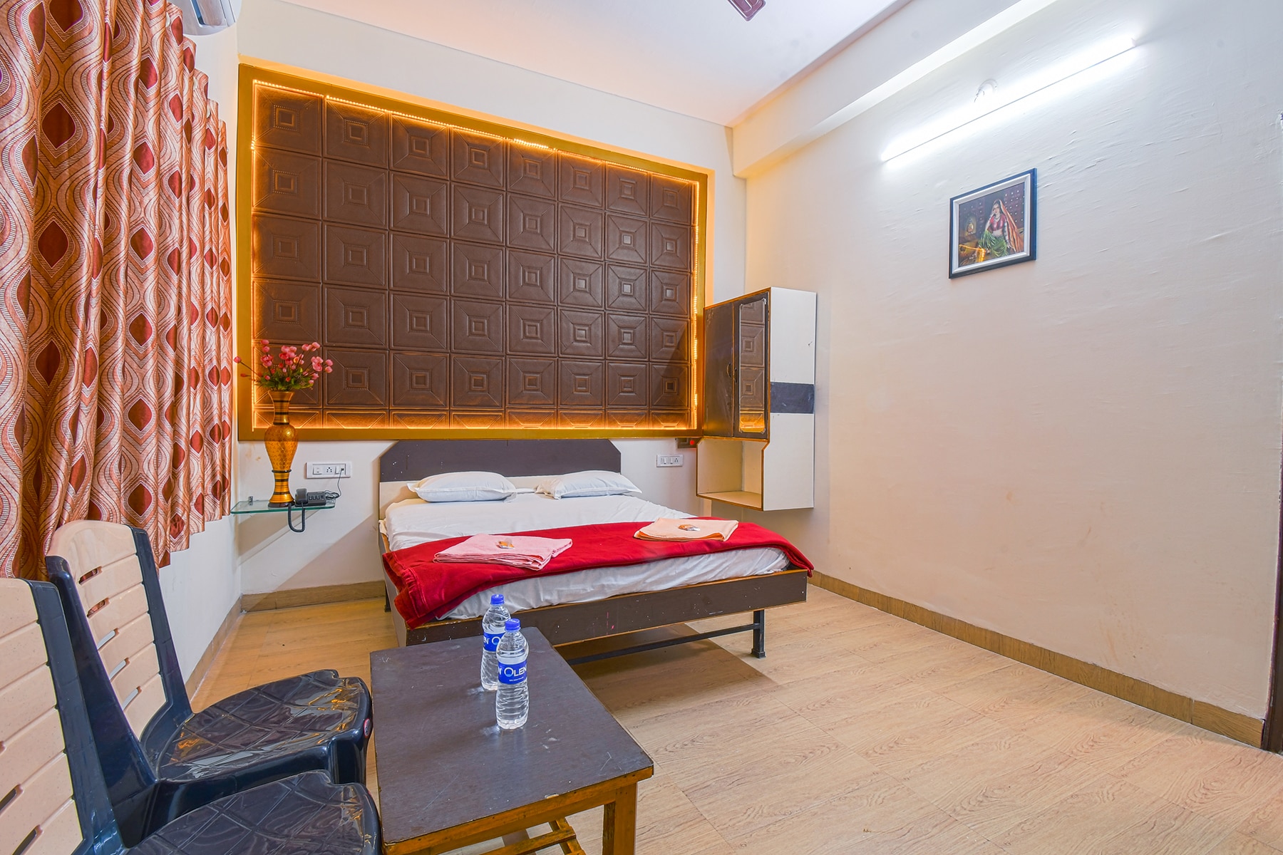Hotel Anand Resort - Tap to explore photos