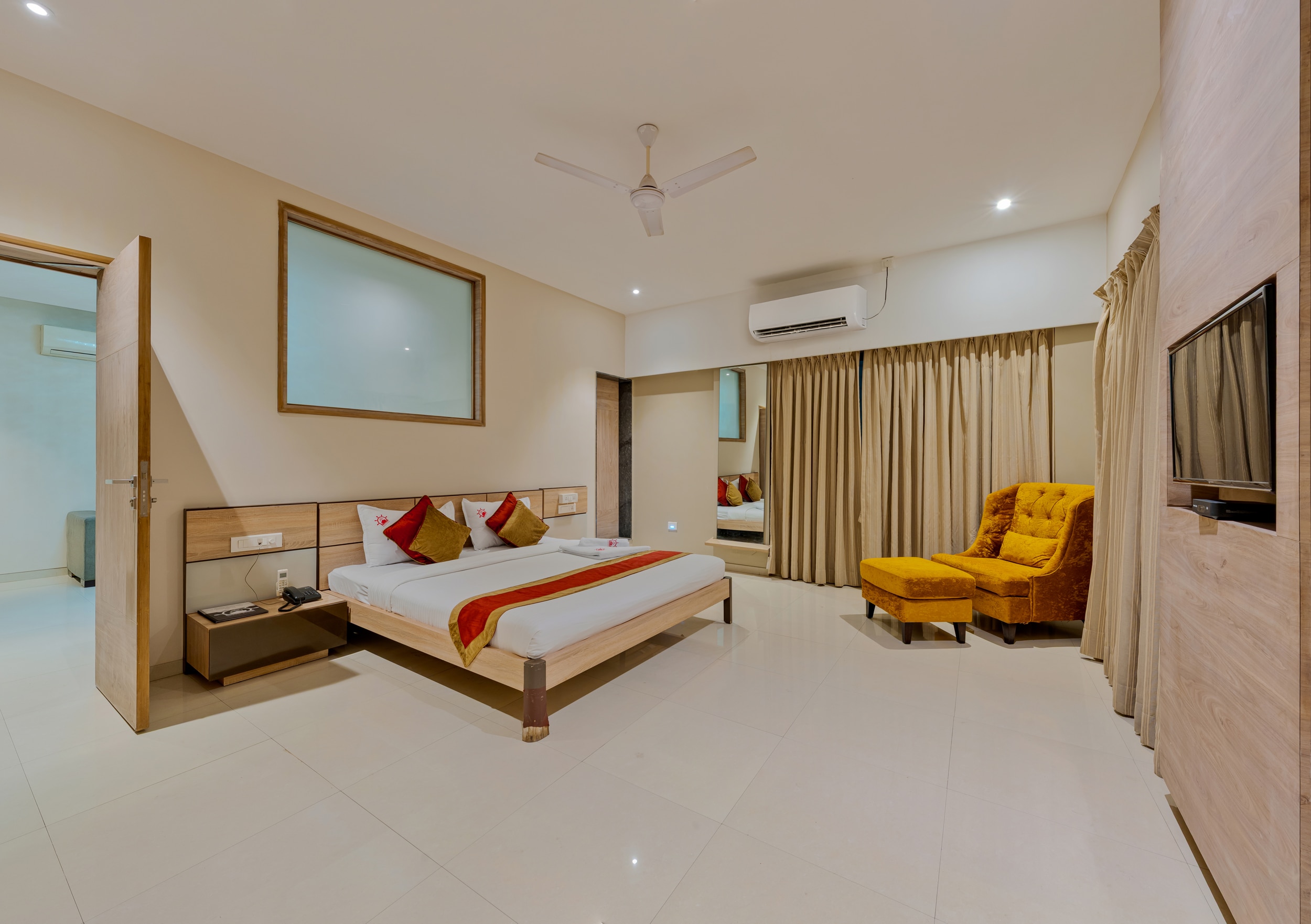 Grand Suit Ac Room 1