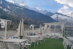 Villa Riverine Cafe & Riverview Residences, Manali