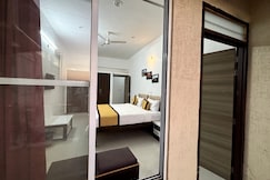 Arul's Guest House, Falna