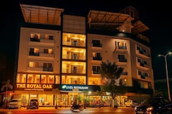 The Royal Oak Luxury Hotel, Sagara