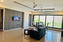 Hsquare Service Apartment Malad, Mumbai