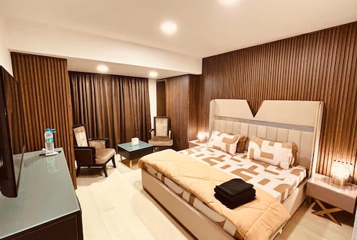 Executive room no. 6
