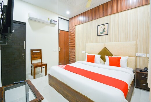OYO Hotel Gold