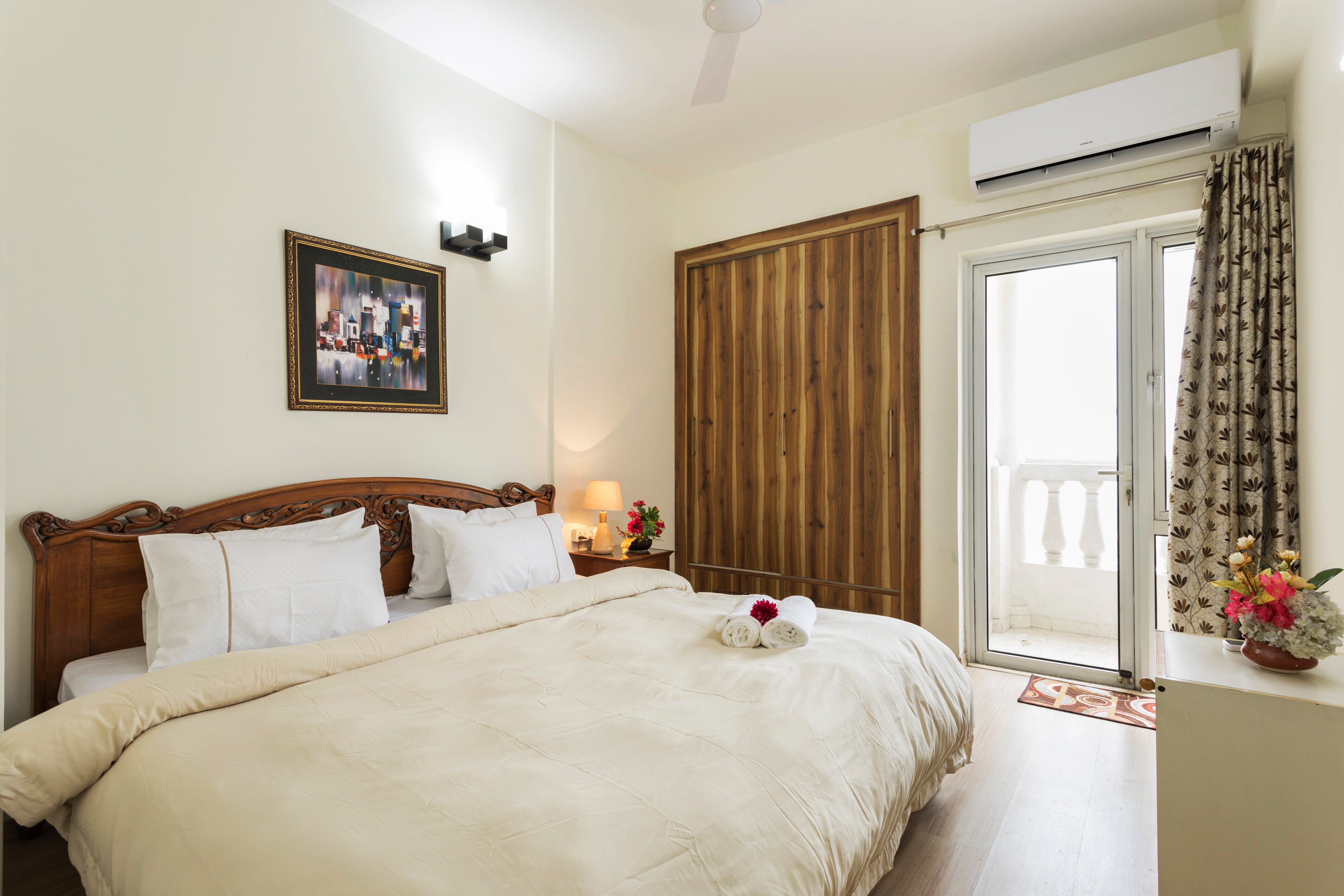 Hostie Elina-3br Condo at Motinagar - Tap to explore photos