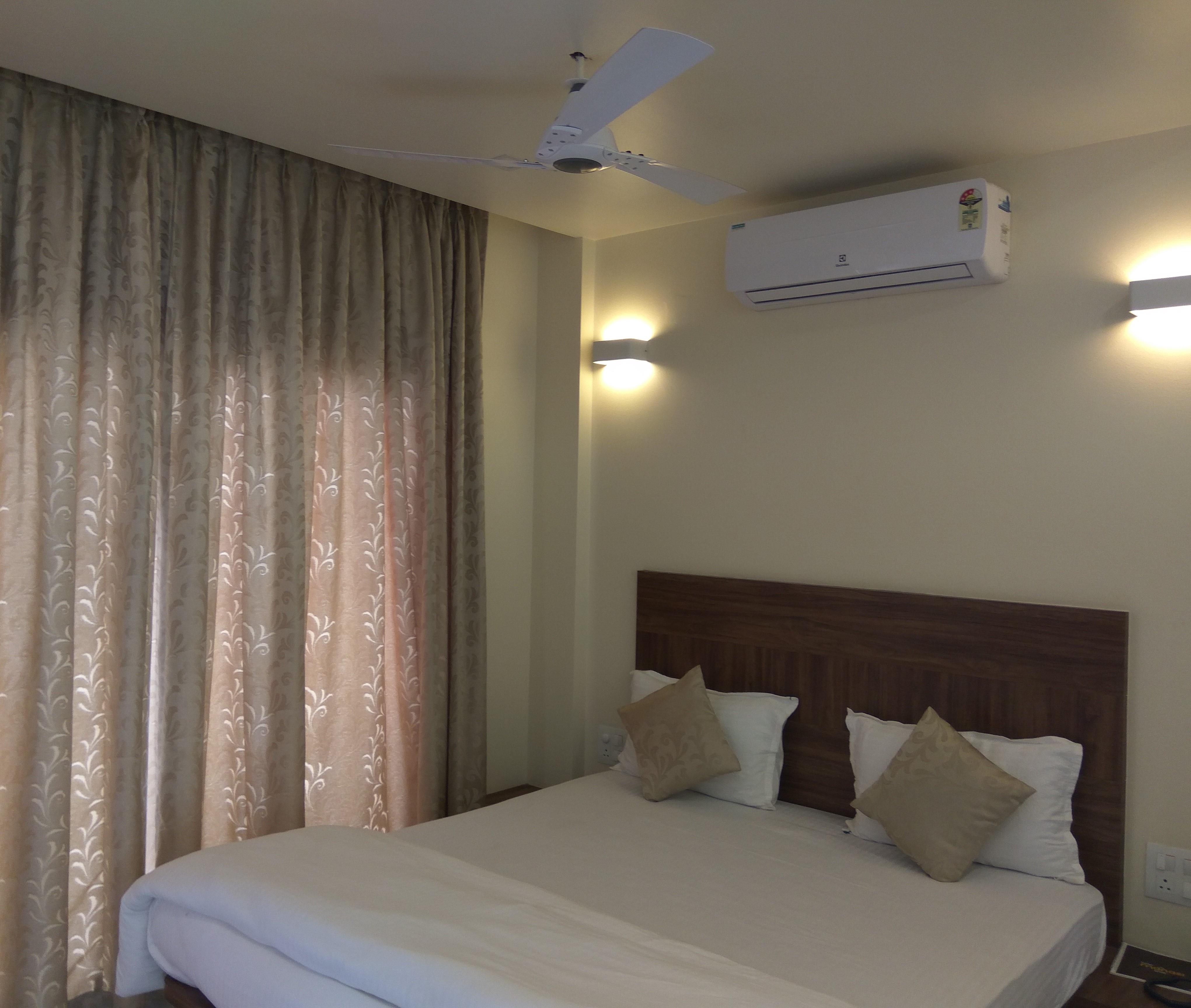 Hotel Manasi Pride - Tap to explore photos