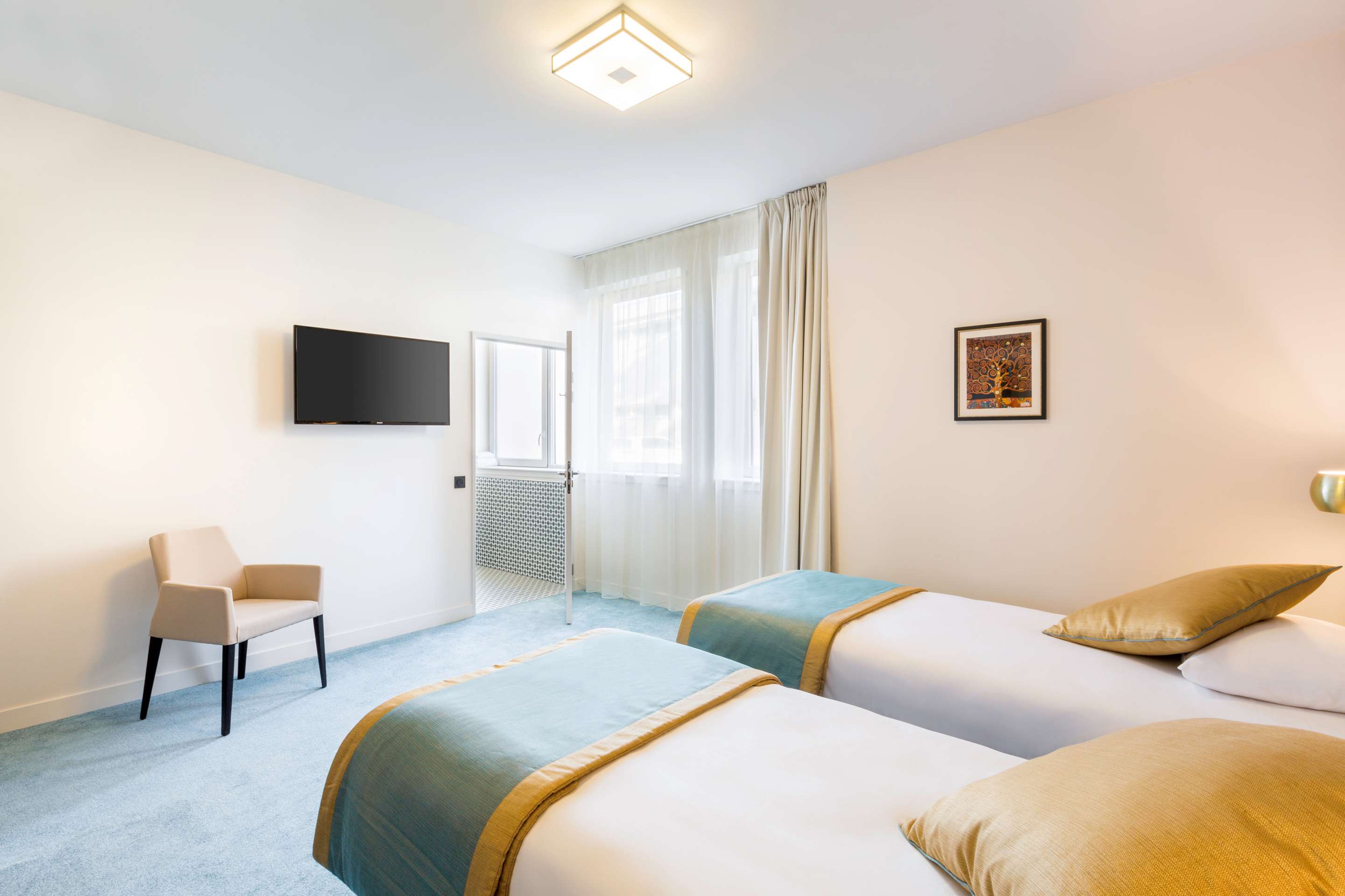 BEST WESTERN HÔTEL JOURNEL PARIS SUD - Tap to explore photos