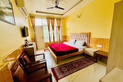 PC KUNJ HOMESTAY & RESTAURANT, Kasauli