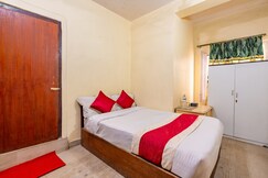 OYO 827 Taj Hotel And Restaurant, Kathmandu