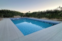 The Vintage Villa, Noida