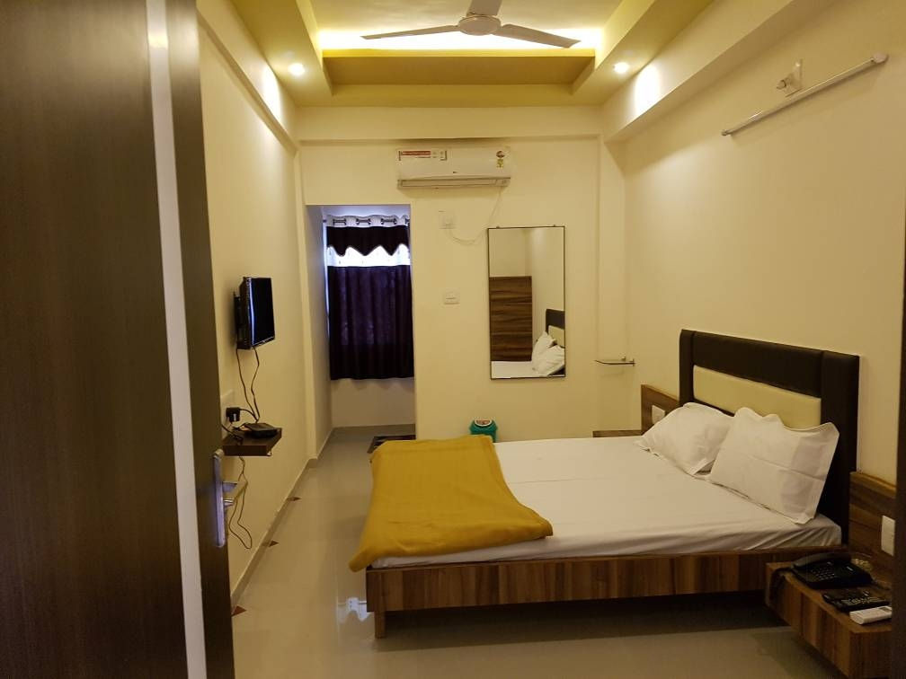HOTELTULSI AND GUEST HOUSE - Tap to explore photos