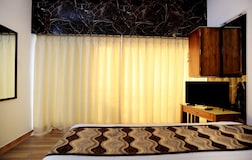 Mountain Suite (Mid Level )