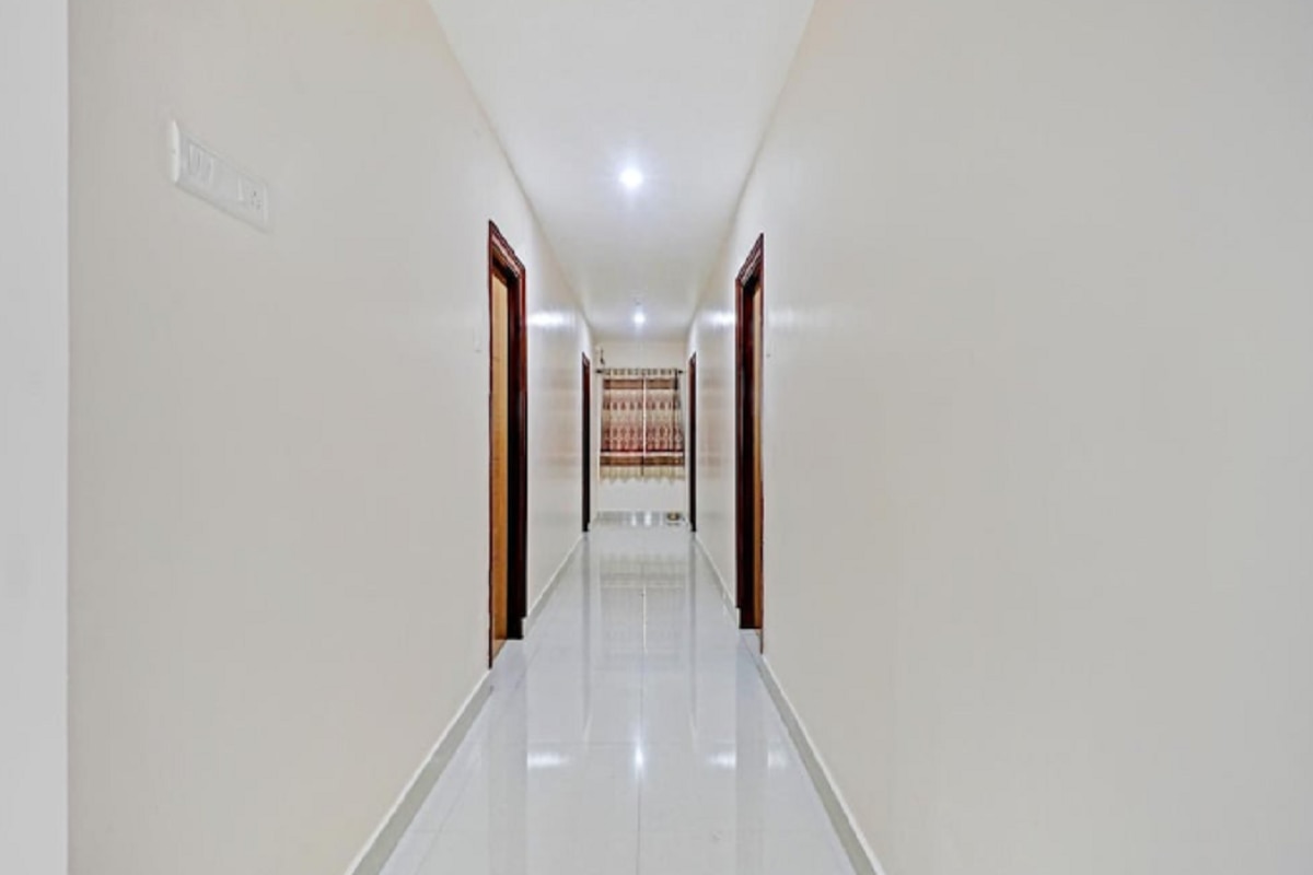 Vardhan Stay Inn - Tap to explore photos