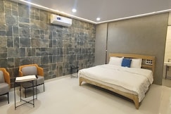 Retro Glass House for 2 5 PAX Mount Abu, Mount Abu