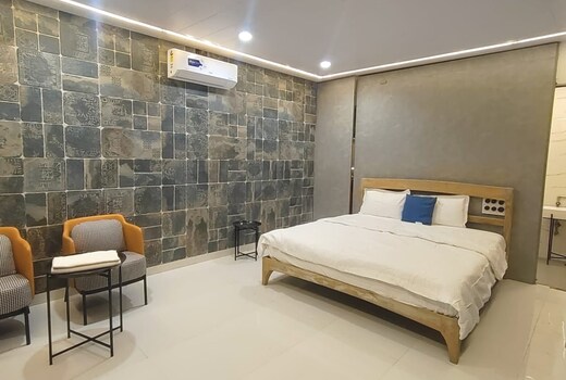 Retro Glass House for 2 5 PAX Mount Abu