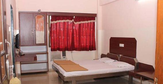 Cozy Hotel Anand 3