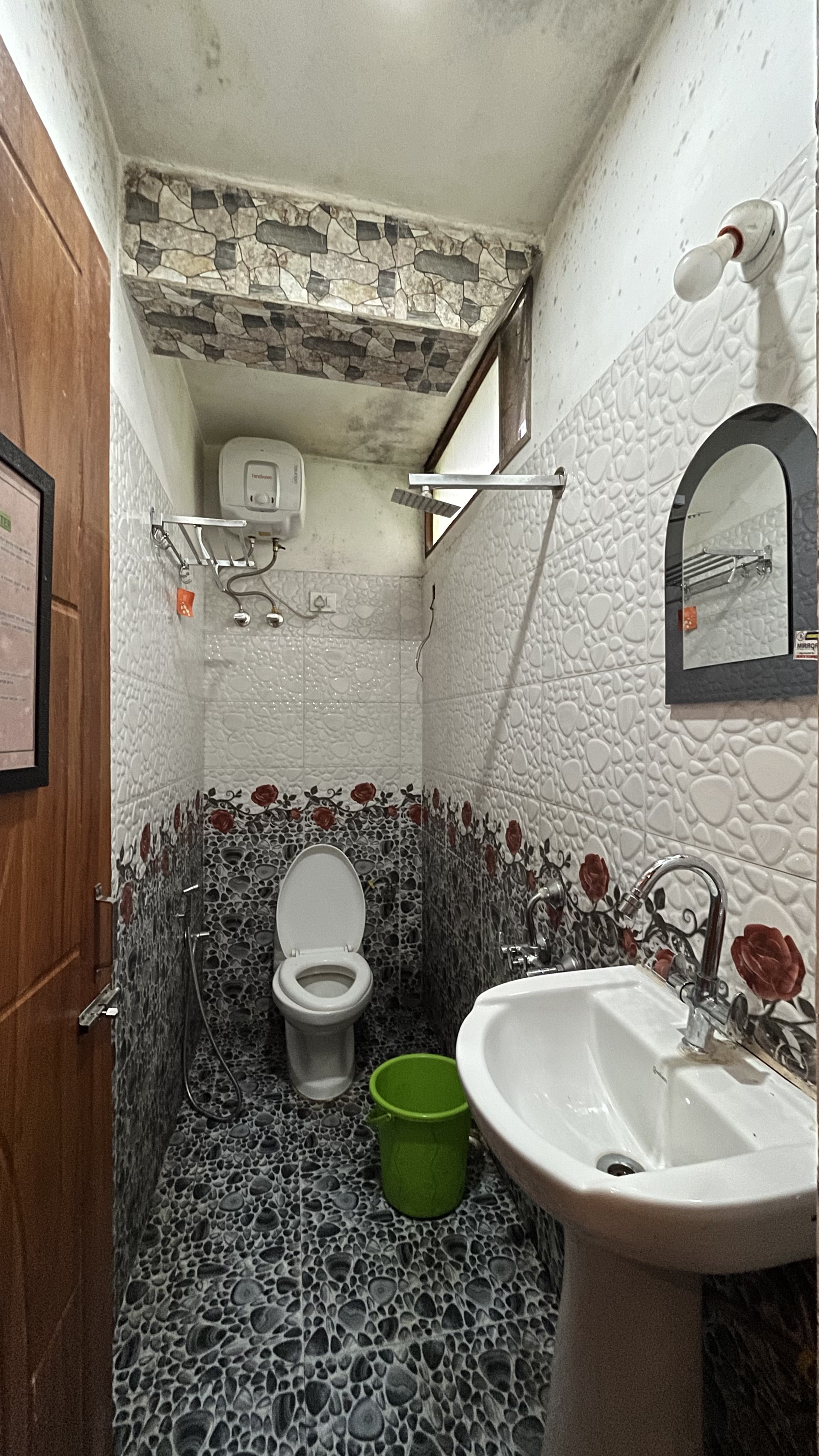 Thangmi Inn 5 Mins Walk From Mall Road - Tap to explore photos