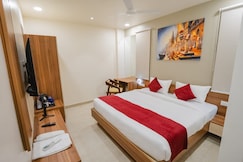 Hotel RG RESIDENCY 50 meter from Banaras Railway Station, Varanasi