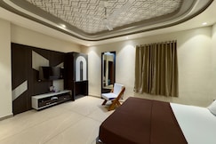 WHITE PETAL GUEST HOUSE, Athni