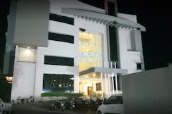 Hotel Maharaja Executive, Phaltan