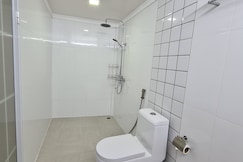 Kamadhoo Inn, Maldives