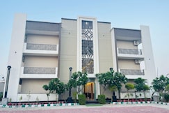 Hotel Shree Sadhna - Vrindavan Chhatikara Road, Vrindavan